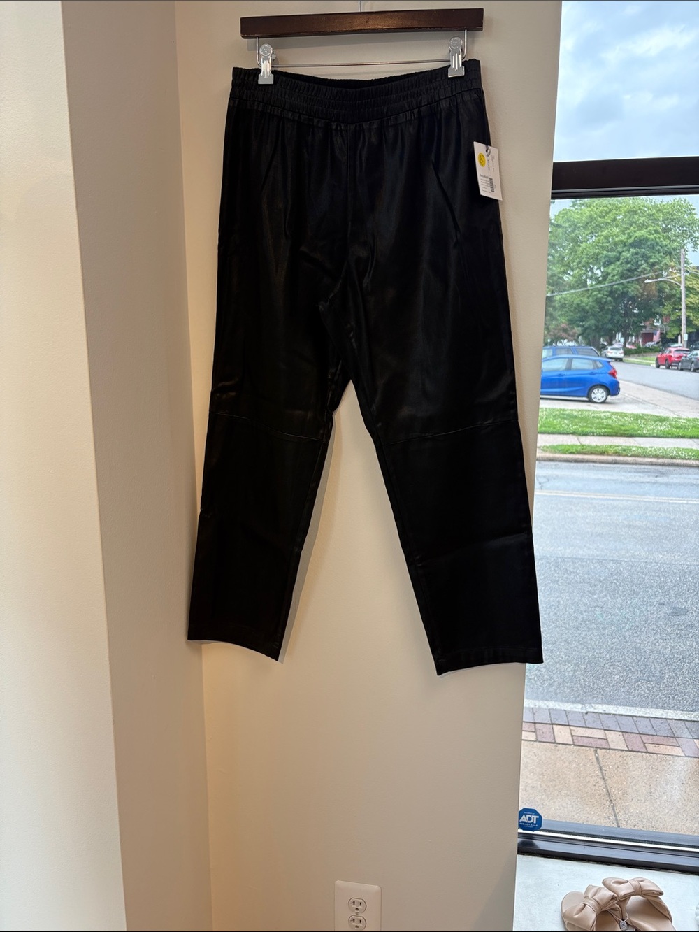 Bella Dahl Black Elastic Waist Pants